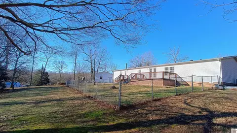 Exterior - 761 Reed Rd, Benton, KY 42025 photo 7 of 9