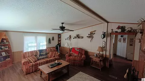 Living - 761 Reed Rd, Benton, KY 42025 photo 2 of 2