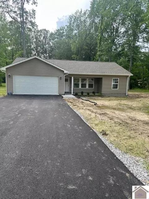 1815 Debby Dr, Paducah, KY 42003