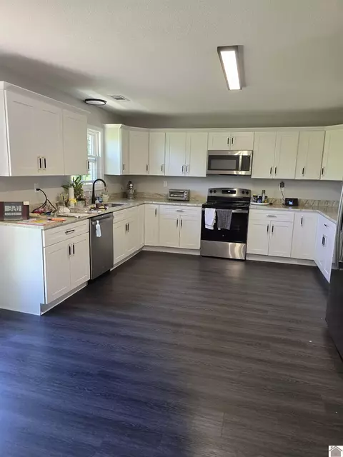 Kitchen - 495 Cherry Corner Rd, Murray, KY 42071 photo 1 of 2