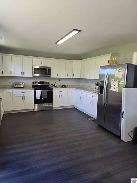 Kitchen - 495 Cherry Corner Rd, Murray, KY 42071 photo 2 of 2