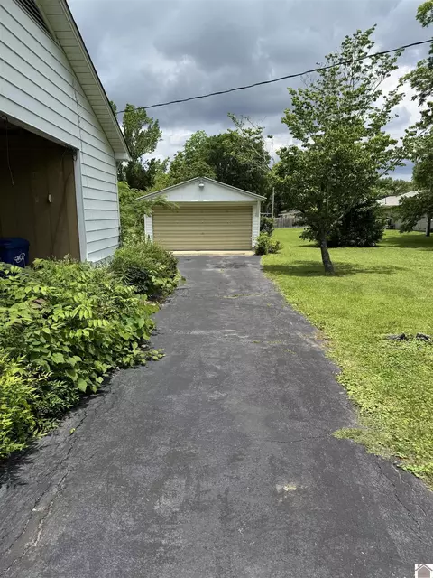 715 E 13th, Benton, KY 42025 photo 2