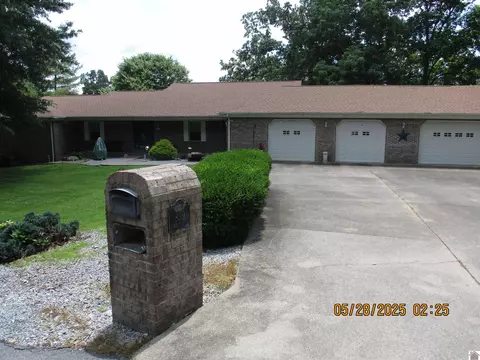 839 Summit Pt, Cadiz, KY 42211