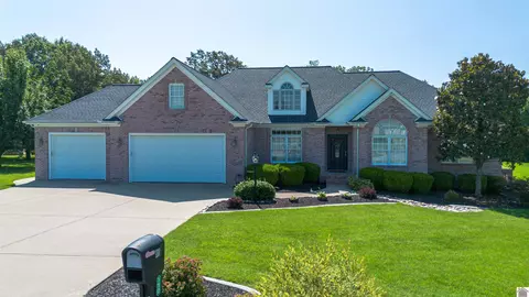 110 Peppers Mill Dr, Paducah, KY 42001