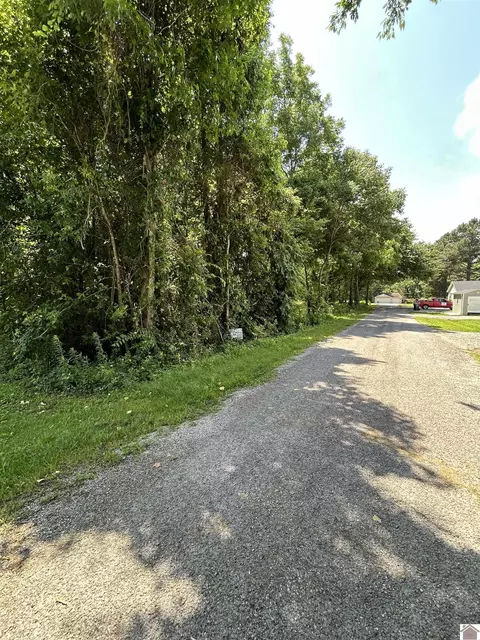 000 Pecan, Cadiz, KY 42211