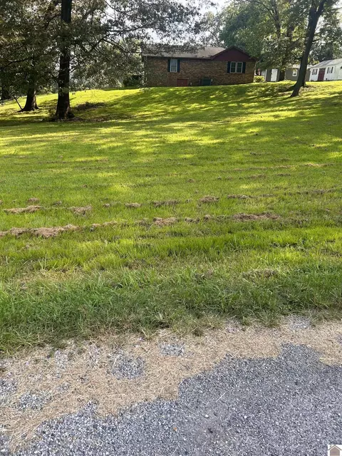 4055 Dogwood Ln, Paducah, KY 42001