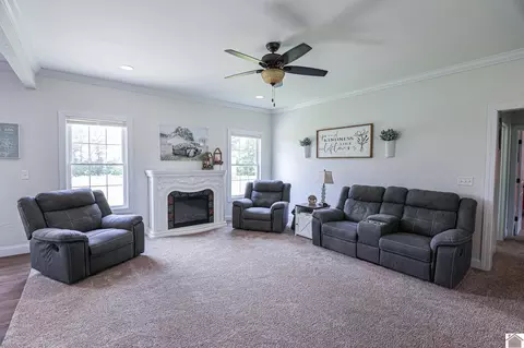 Living - 2497 Lowes Rd, Cunningham, KY 42035 photo 2 of 2