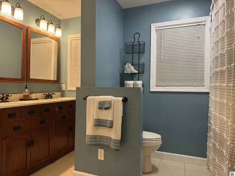 Bath - 715 Shoemaker Rd, Murray, KY 42071 photo 1 of 1