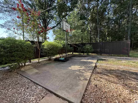 Exterior - 715 Shoemaker Rd, Murray, KY 42071 photo 6 of 14