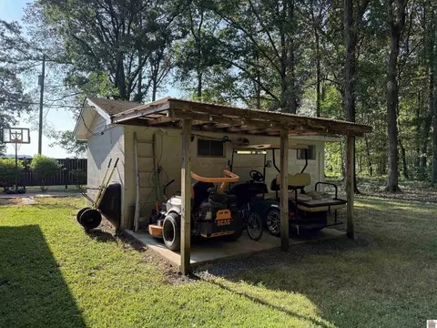 Exterior - 715 Shoemaker Rd, Murray, KY 42071 photo 9 of 14