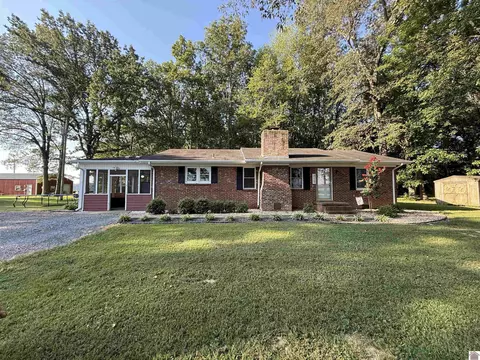 Exterior - 715 Shoemaker Rd, Murray, KY 42071 photo 2 of 14