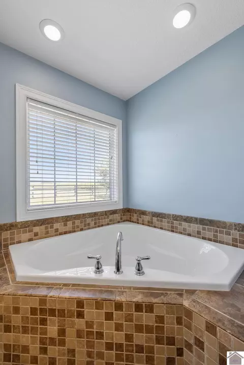 2246 Mitchell Dr, Murray, KY 42071 photo 14