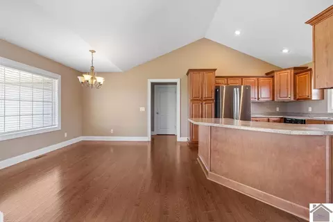 2246 Mitchell Dr, Murray, KY 42071 photo 3