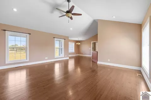 2246 Mitchell Dr, Murray, KY 42071 photo 4