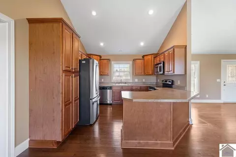 2246 Mitchell Dr, Murray, KY 42071 photo 8