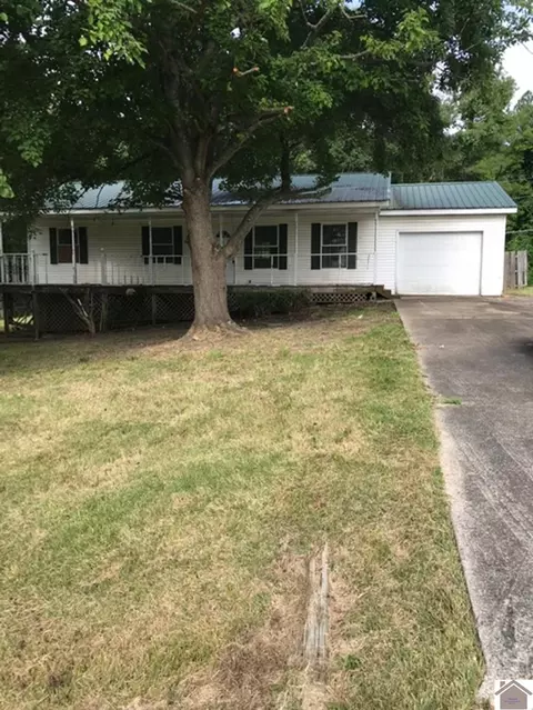 5801 Oakhaven Dr, Paducah, KY 42003