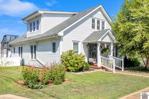 102 S 6th St, Murray, KY 42071