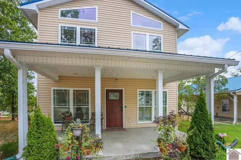 588 Cambridge Shores Dr, Gilbertsville, KY 42044