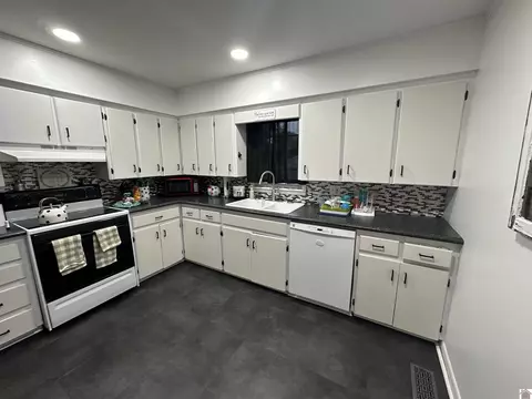 321 Irvan St, Murray, KY 42071 photo 3