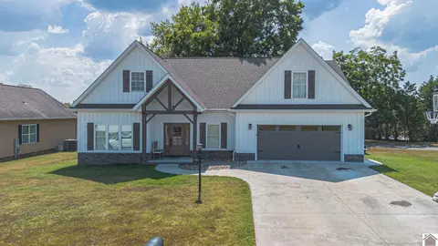 1002 Red Pine Cir, West Paducah, KY 42086