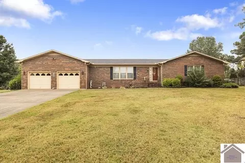 281 Lakeview Dr, Mayfield, KY 42066