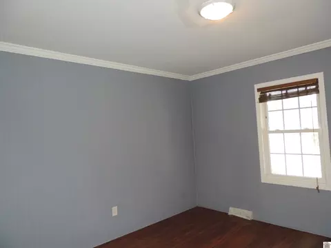 Bedroom - 105 E Farthing St, Mayfield, KY 42066 photo 3 of 3