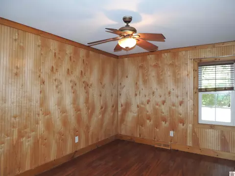 Bedroom - 105 E Farthing St, Mayfield, KY 42066 photo 1 of 3