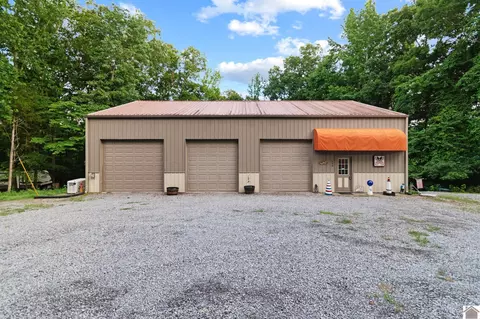 698 Walnut Dr, Cadiz, KY 42211