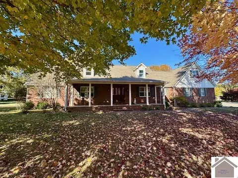 2200 Creekwood Dr, Murray, KY 42071