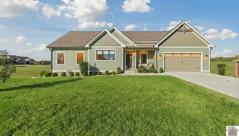 426 Moon Bay Dr, Kuttawa, KY 42055