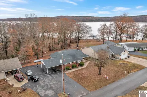 38 Elmhurst Ln, Murray, KY 42071