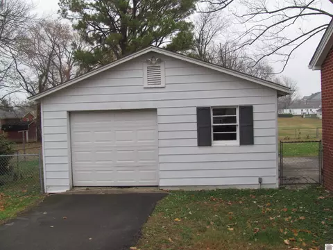 319 Irvan, Murray, KY 42071 photo 3