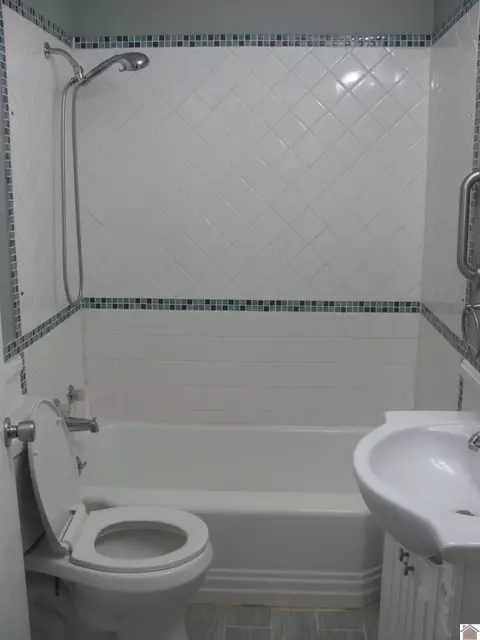 319 Irvan, Murray, KY 42071 photo 6