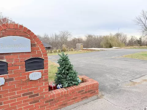 109 Briarwood Dr, Marion, KY 42064