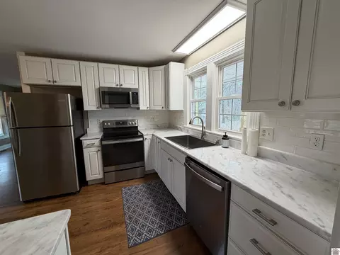 Kitchen - 3975 Contest Rd, Paducah, KY 42001 photo 2 of 4