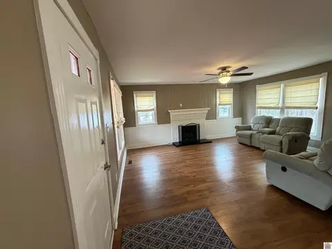 Living - 3975 Contest Rd, Paducah, KY 42001 photo 1 of 5