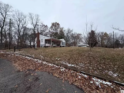 Exterior - 3975 Contest Rd, Paducah, KY 42001 photo 3 of 10