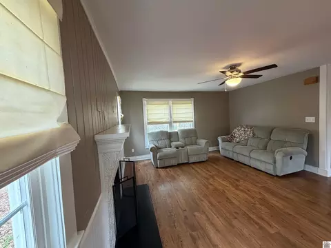 Living - 3975 Contest Rd, Paducah, KY 42001 photo 2 of 5