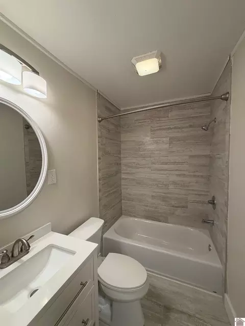 Bath - 3975 Contest Rd, Paducah, KY 42001 photo 2 of 2