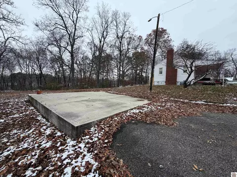 Exterior - 3975 Contest Rd, Paducah, KY 42001 photo 2 of 10