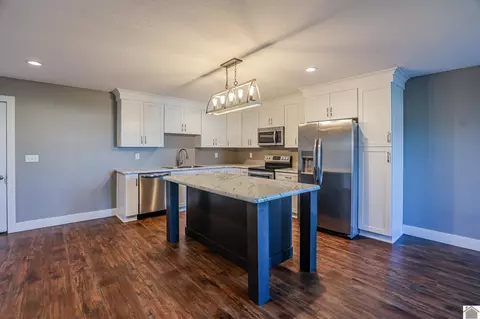 Kitchen - 302 N 5th St, Mayfield, KY 42066 photo 2 of 7