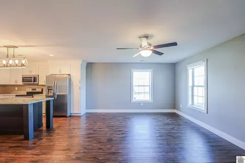 Living - 302 N 5th St, Mayfield, KY 42066 photo 5 of 5