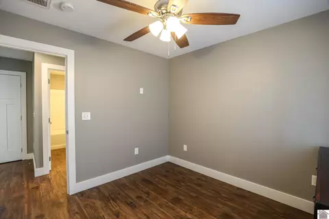 Bedroom - 302 N 5th St, Mayfield, KY 42066 photo 7 of 9