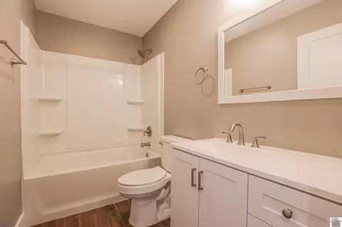 Bath - 302 N 5th St, Mayfield, KY 42066 photo 3 of 3