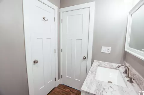 Bath - 302 N 5th St, Mayfield, KY 42066 photo 2 of 3