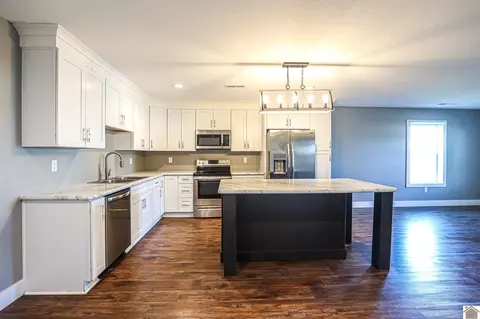 Kitchen - 302 N 5th St, Mayfield, KY 42066 photo 3 of 7