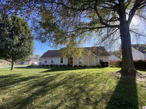 1609 Tabard Dr, Murray, KY 42071 photo 1