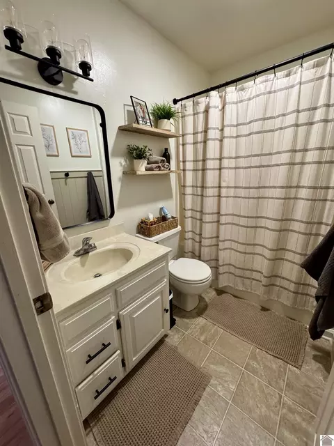 Bath - 121 E 23rd St, Benton, KY 42025 photo 1 of 3