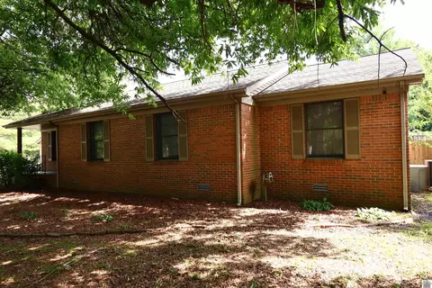 5828 Cairo Rd, Paducah, KY 42001