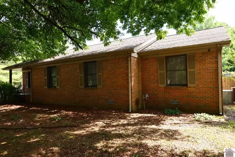 5828 Cairo Rd, Paducah, KY 42001